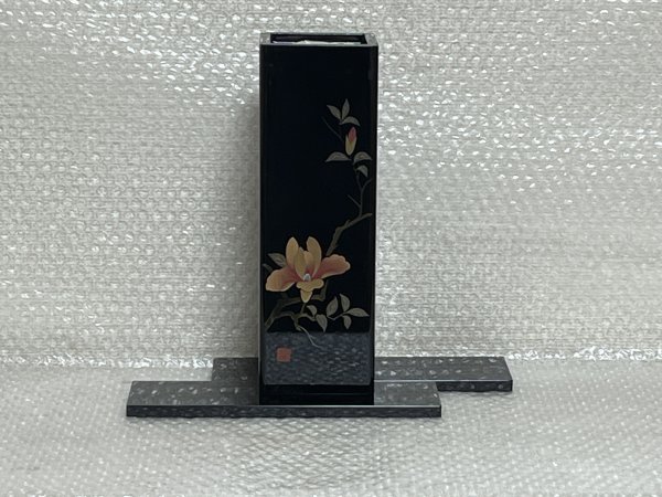 【 未使用品 】★ 会津塗 漆器 ★ 金蒔絵 高さ27.0㎝ 木蓮 こぶし 伝統工芸 工芸美術 花瓶 花器 華道具 花 色絵 花柄 挿花 花生 ■英393_画像2