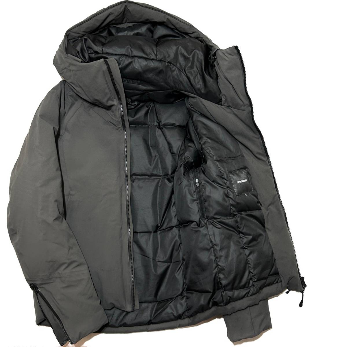 定価8 6万 ATTACHMENT 透湿防水3レイヤーナイロンリップ 定価8 6万 ATTACHMENT 透湿防水3レイヤーナイロンリップ