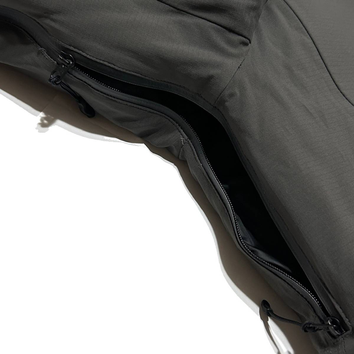 定価8 6万 ATTACHMENT 透湿防水3レイヤーナイロンリップ 定価8 6万 ATTACHMENT 透湿防水3レイヤーナイロンリップ