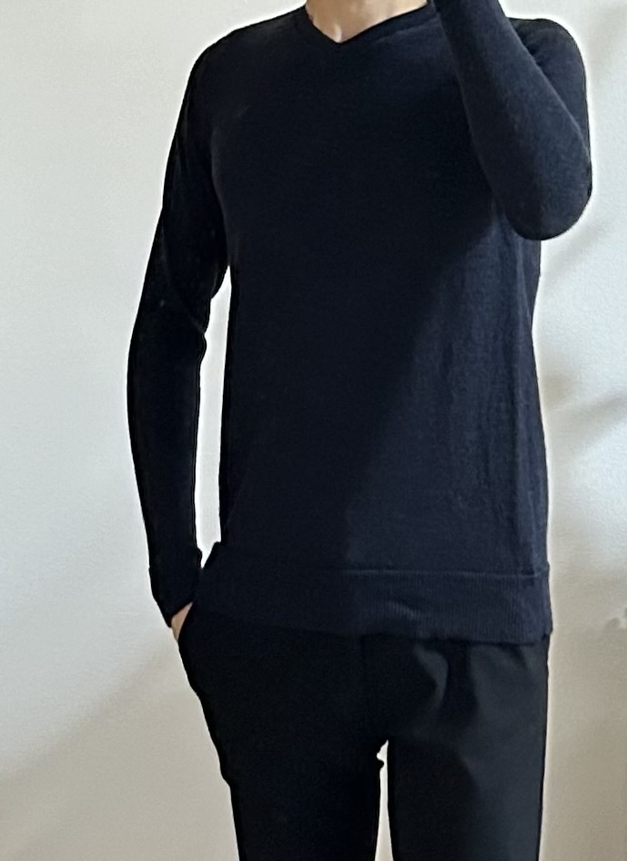 定価5万 1piu1uguale3 SUPER FINE MARINO WOOL BASIC V-KNIT Ⅲ 紺　ウノピゥウノウグァーレトレメリノウールVネックニット　wjk　akm_画像4