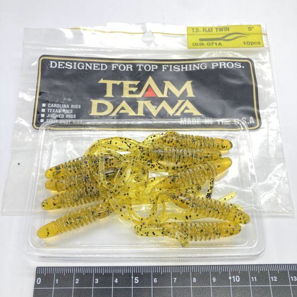 614346 チームダイワ TD フラットツイン １４本 5インチ TEAM DAIWA T.D. FLAT TWIN T.D.WORM オールド 希少入手困難品_画像4