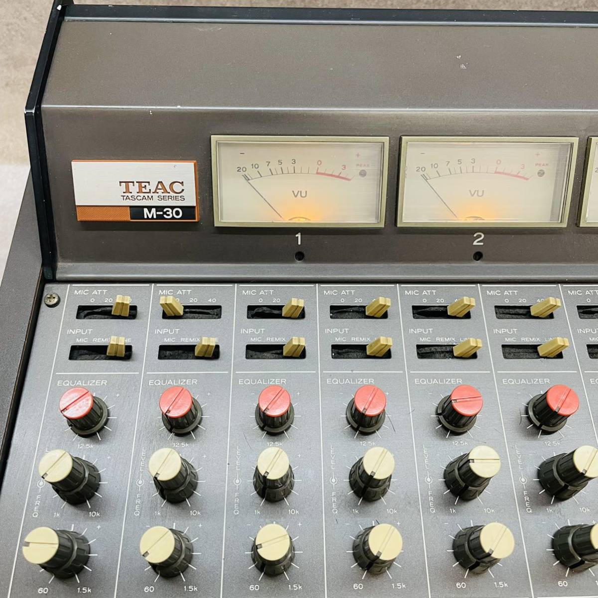 Y4-02）TEAC オーディオミキサー M-30 アナログミキサー 通電OK 現状品_画像2