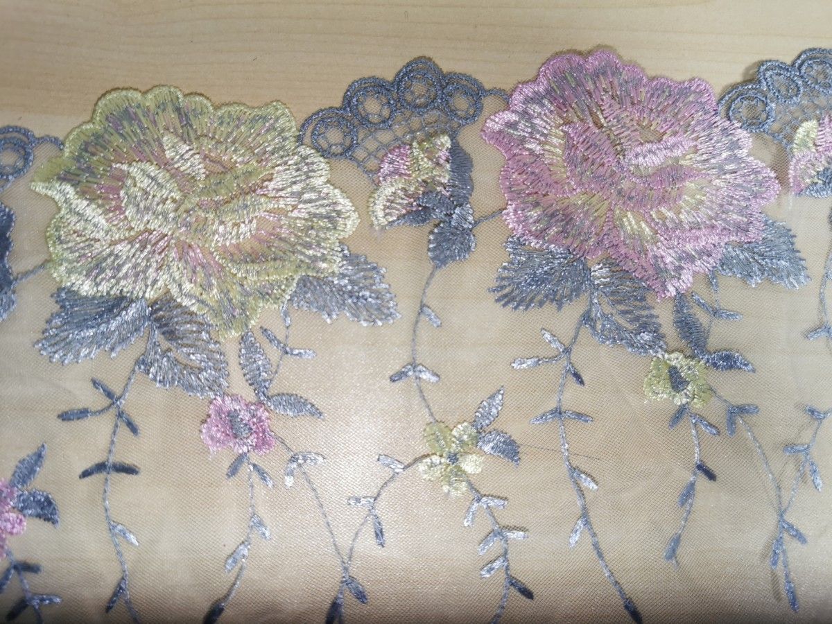 新品　高品質刺繍　両山　二色刺繍　綺麗な花刺繍チュールレース