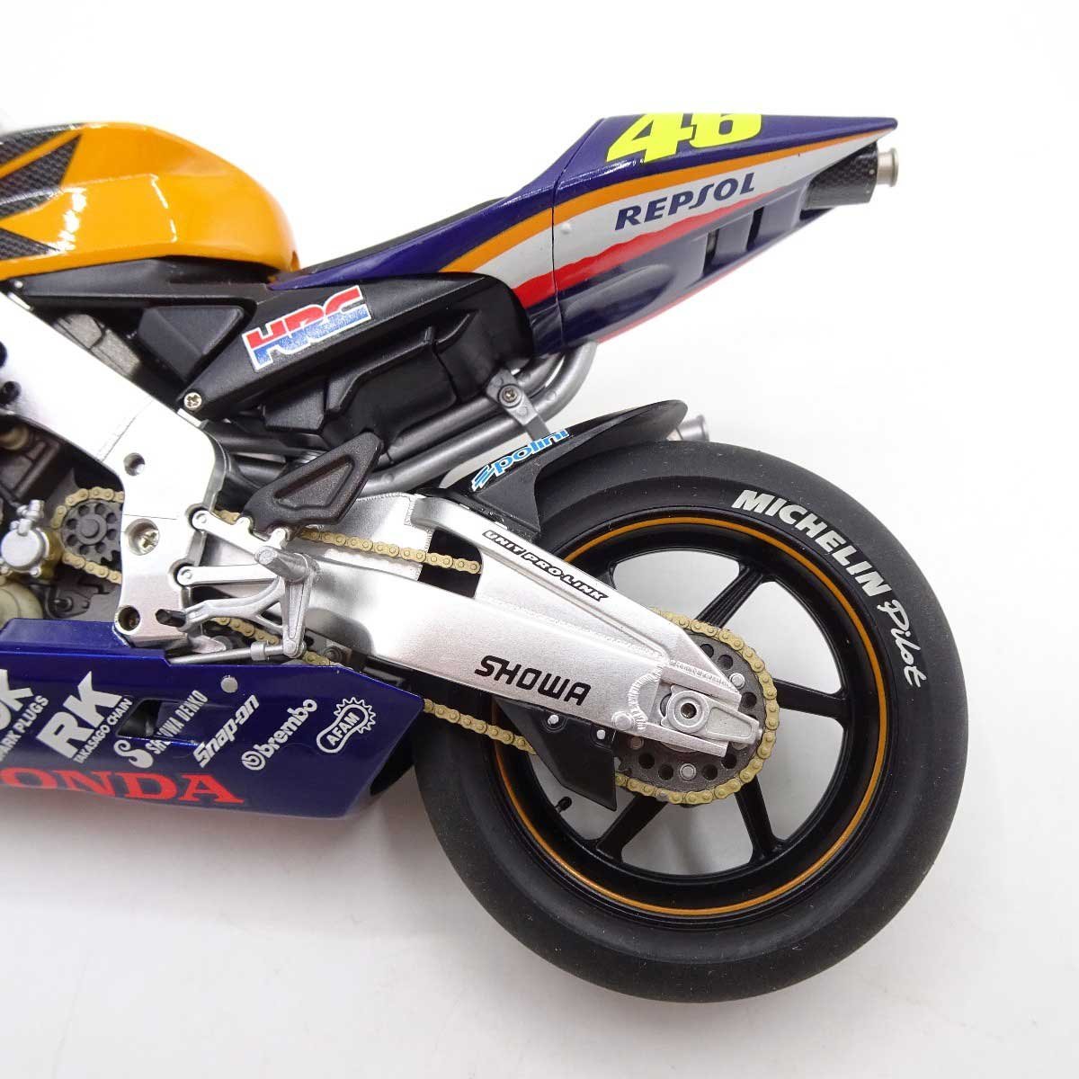 【中古】タミヤマスターワーク 1/12 MotoGP 2002年 REPSOL HONDA RC211V #46 V.ロッシ_画像4