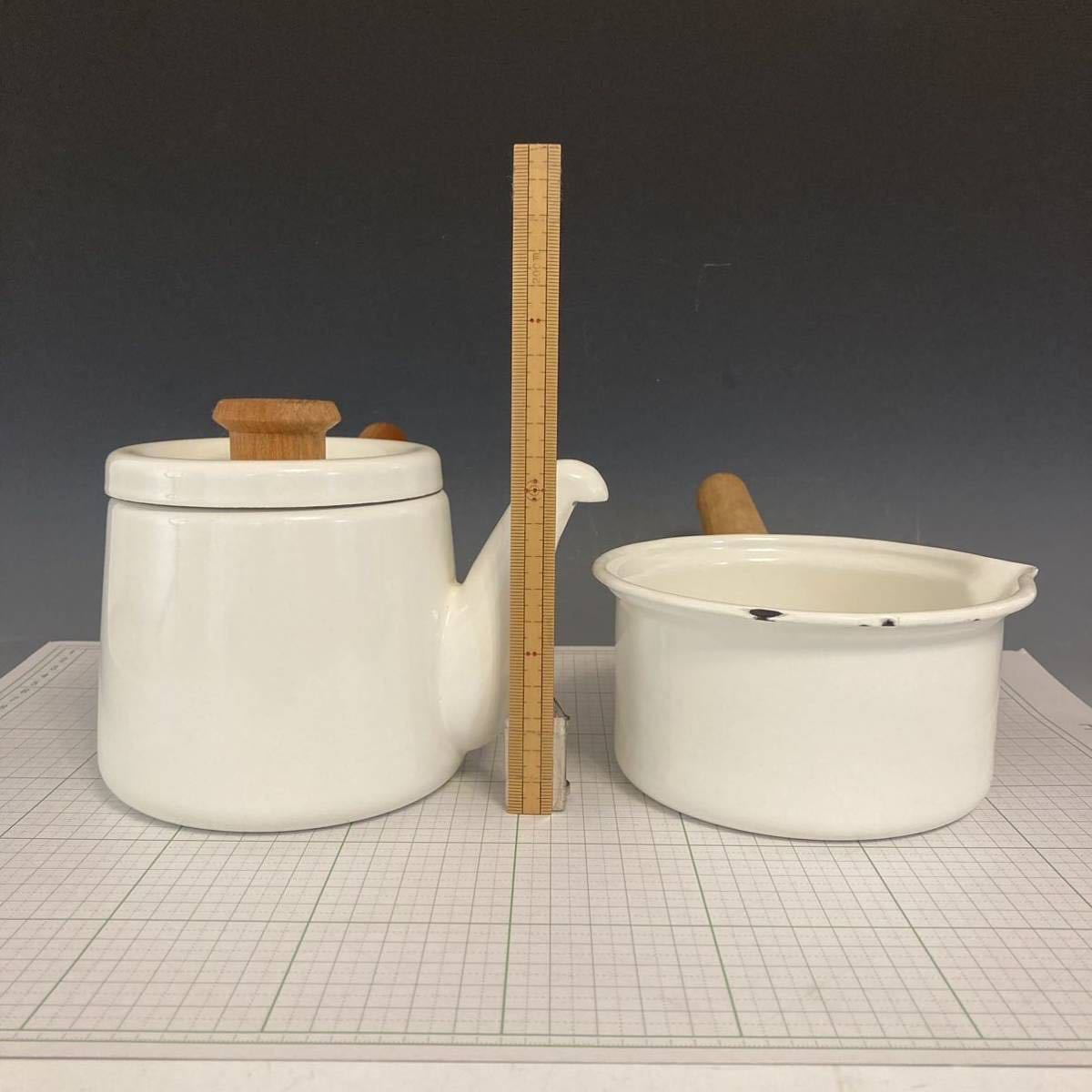 Noritake ホーローポット＆ミルクパン 未使用　レトロ ノリタケ 琺瑯 片手鍋（木製持ち手）ヴィンテージ　デッドストック _ミルクパンの鍋縁に削げがあります。