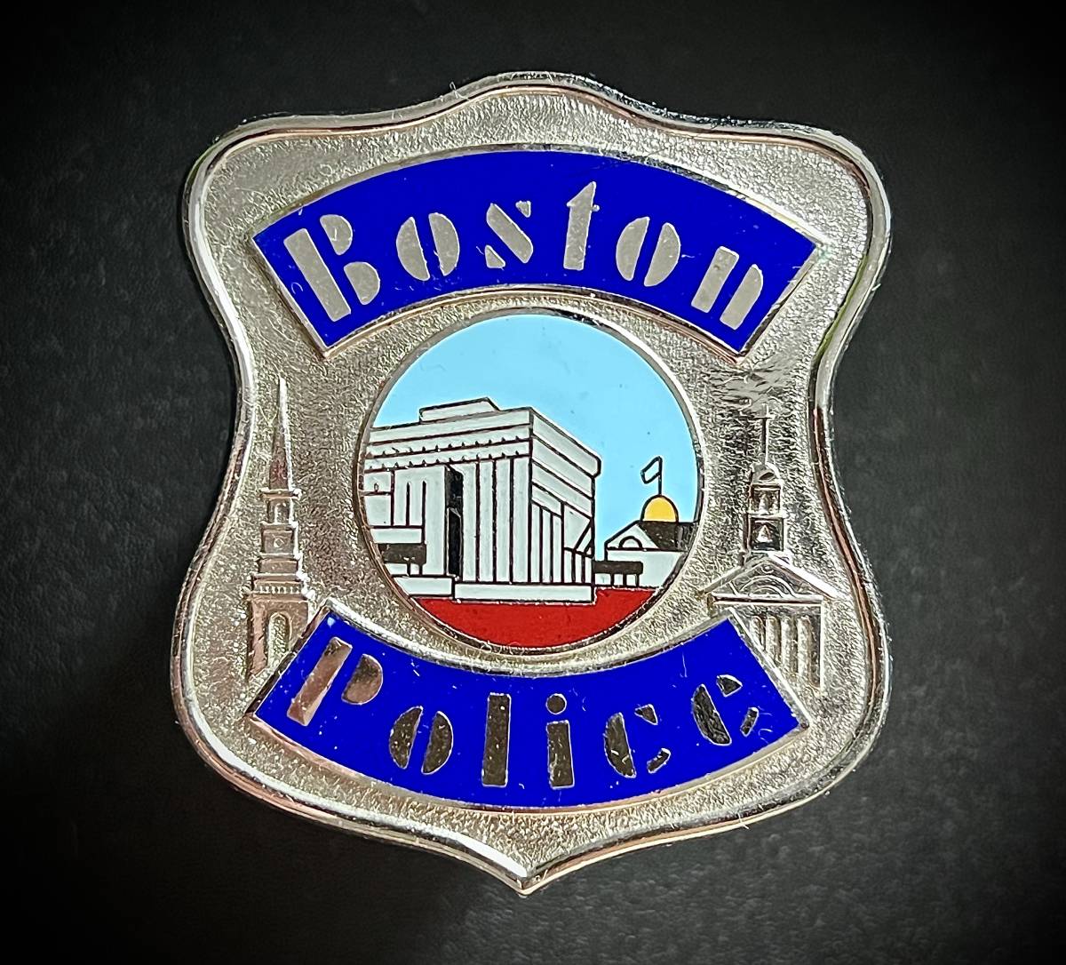 ◆◆ボストン市警察 OFFICER ハットバッジ◆◆ ポリスバッジ_画像1