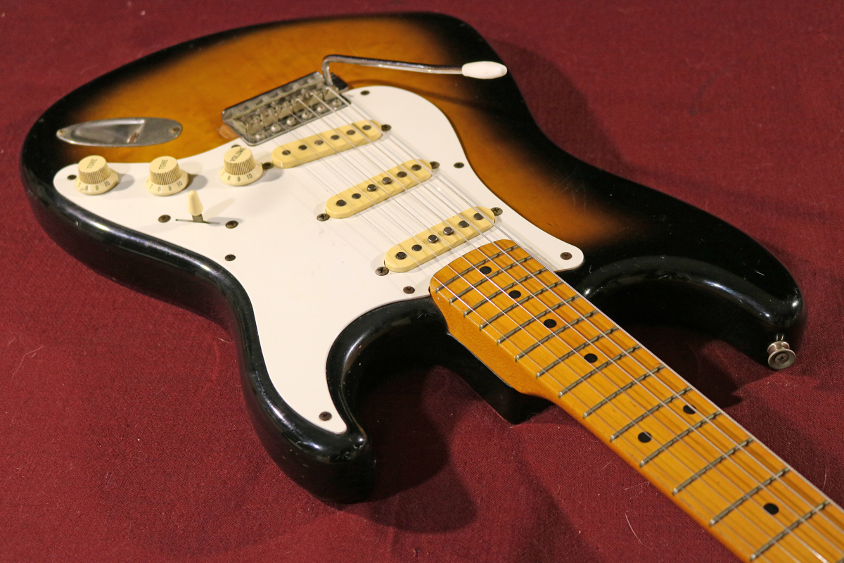 【Fender Japan】ST-57（T）'57 Stratocaster Tabacco Sunburst（左用トレモロブリッジ搭載／スティールブロック）Eシリアル 日本製_画像3