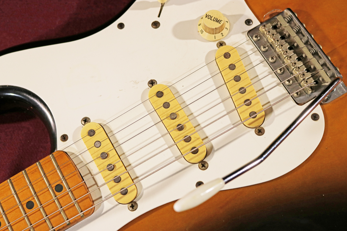【Fender Japan】ST-57（T）'57 Stratocaster Tabacco Sunburst（左用トレモロブリッジ搭載／スティールブロック）Eシリアル 日本製_画像8