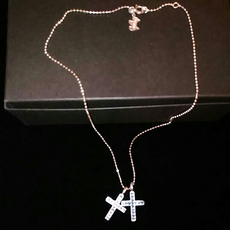 アガタパリ　クロス　十字架ダブル　ネックレス　白色　水色　ラインストーン　未使用品　チェーン長さ約36-38cm_画像1