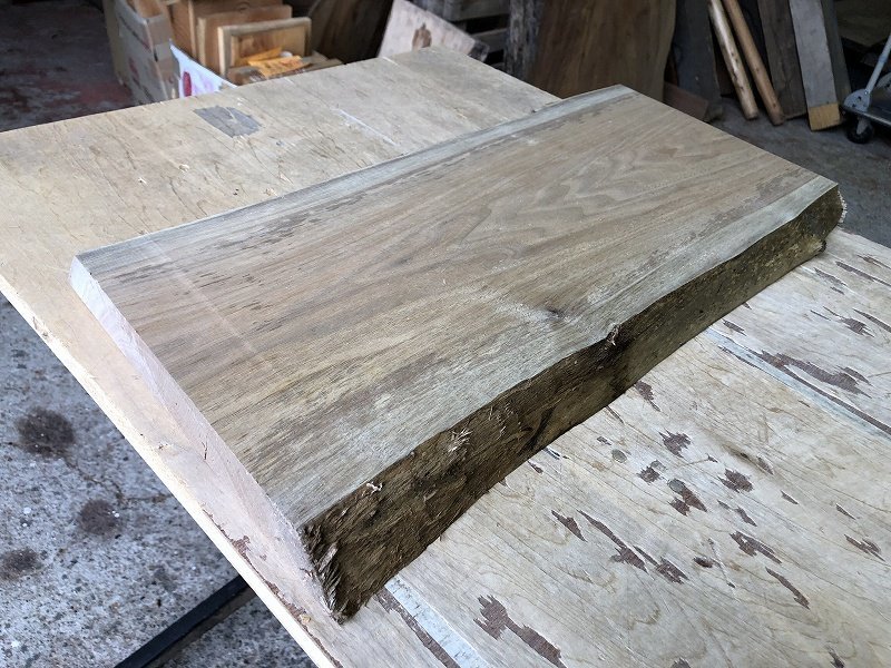 【EH516R】胡桃 550×～270×33㎜ クルミ 板材 一枚板 材料 天然木 無垢材 乾燥材 銘木 材木 木工 DIY《銘木登屋》_画像1