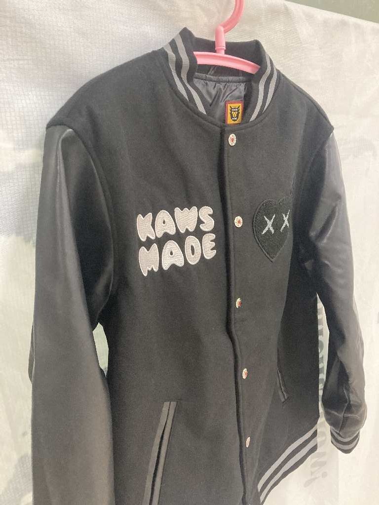 HUMAN MADE ヒューマンメイド KAWS MADE グラフィック スタジャン ブラック 黒 中古 M JN 1_画像9