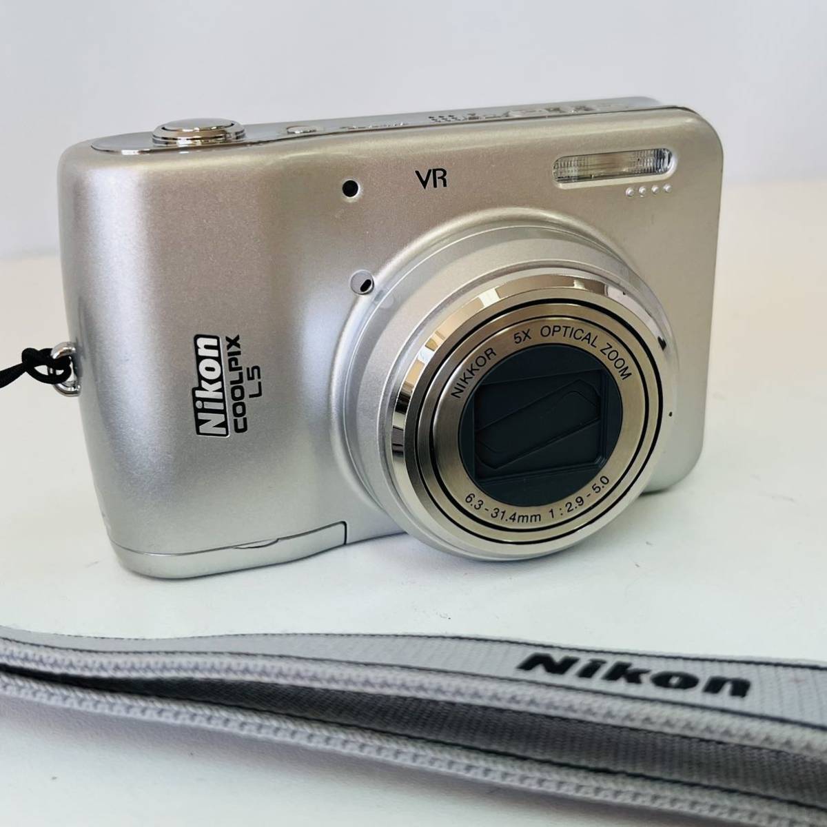 【動作未確認】Nikon Coolpix L5 7.2MP デジタルカメラ 5倍光学振動低減ズーム　K1215_画像2