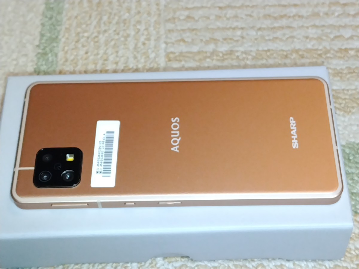AQUOS sense6 64GB SH-M19 ライトカッパー SIMフリー 中古 極めて美品 オマケあります。_画像1