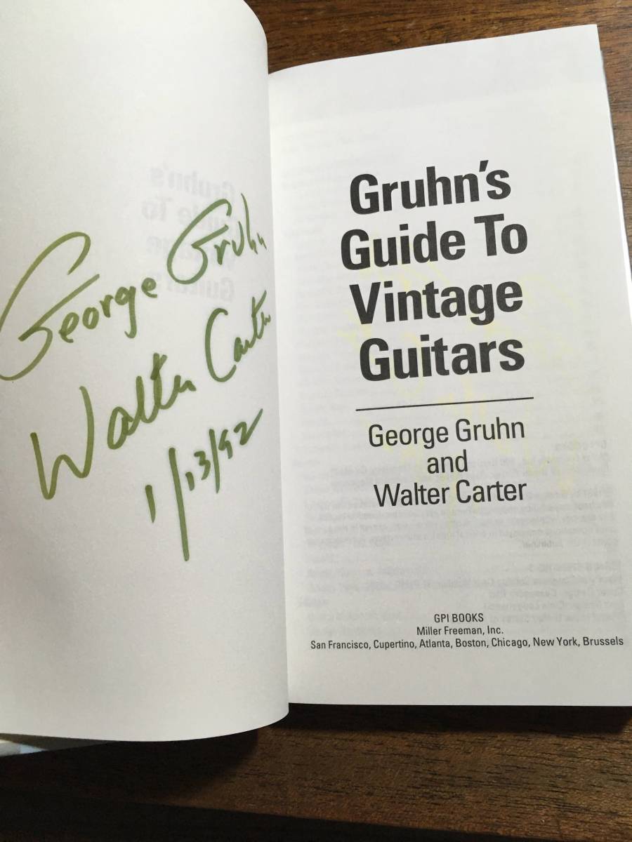サイン入り Gruhn's Guide to Vintage Guitars / ビンテージギターの画像3