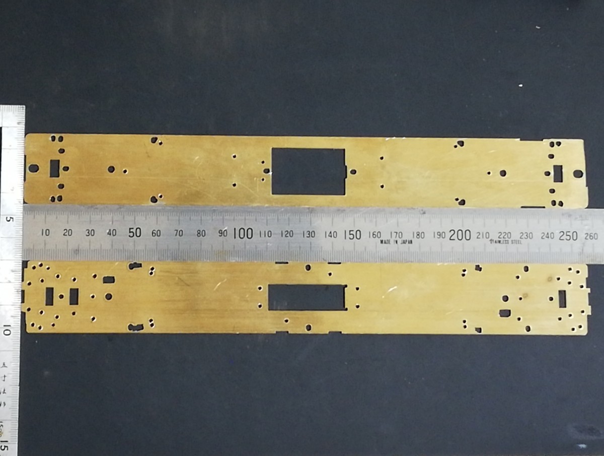 気動車 床板 2枚 厚さ1mm 幅32mm　多分 エンドウ 形式 車種不明　EN22 LN14_画像2