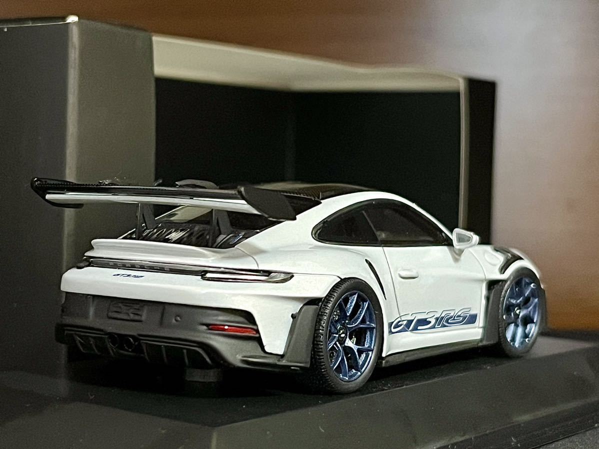 1/43 特注 スパーク ポルシェ 911 992 GT3RS グレー/ブルー 1:43 Spark Porsche 911 992 GT3 RS Weissach Package ice grey / indigo blue_画像2