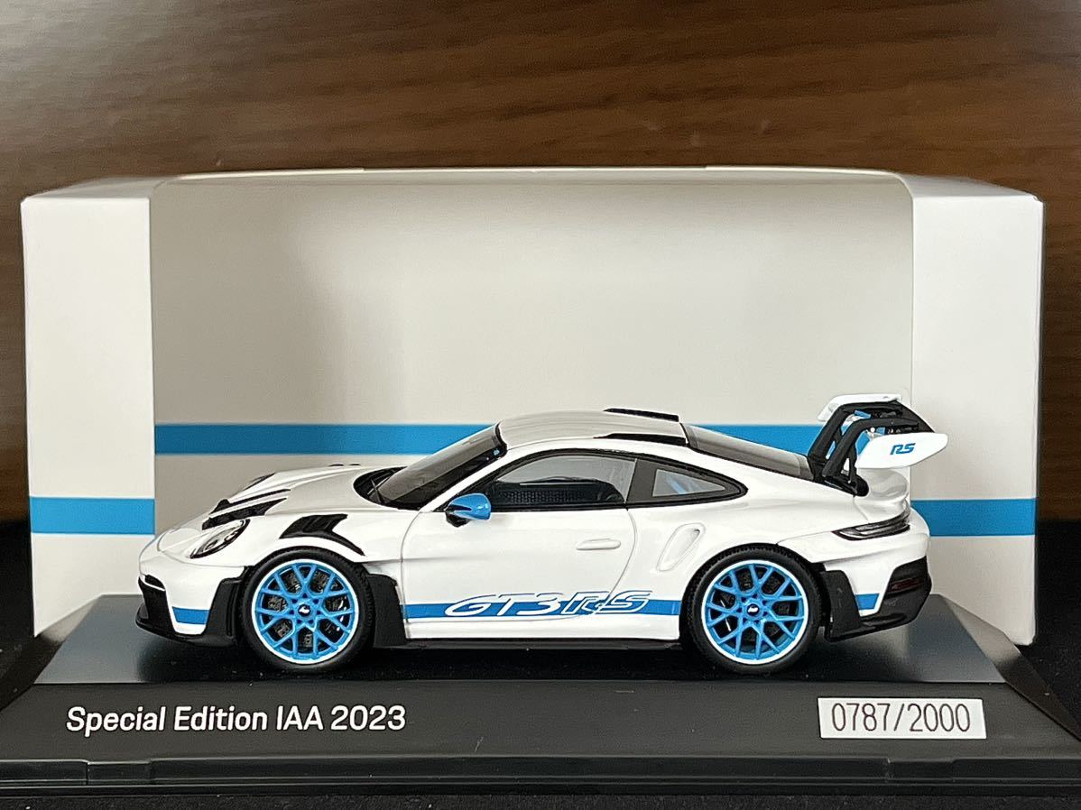 1/43 特注 スパーク ポルシェ 911 992 GT3RS ホワイト/ブルー 1:43 Spark Porsche 911 992 GT3 RS 2022 white / blue IAA’23限定 _画像3