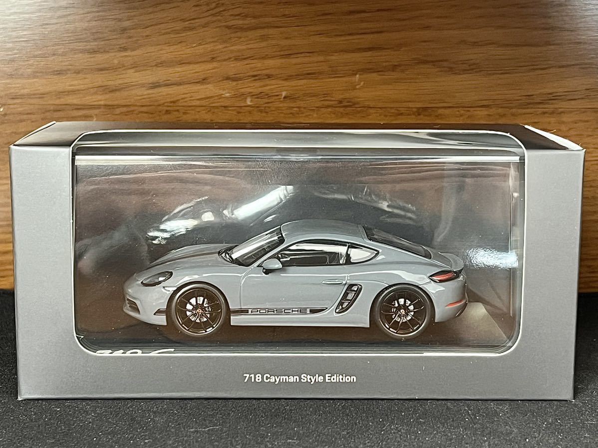 1/43 特注 ミニチャンプス ポルシェ 718 ケイマン スタイルエディション 1:43 Minichamps Porsche 718 Cayman Style Edition arctic grey_画像4