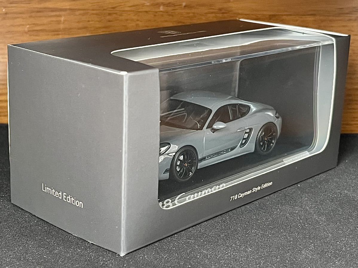 1/43 特注 ミニチャンプス ポルシェ 718 ケイマン スタイルエディション 1:43 Minichamps Porsche 718 Cayman Style Edition arctic grey_画像5