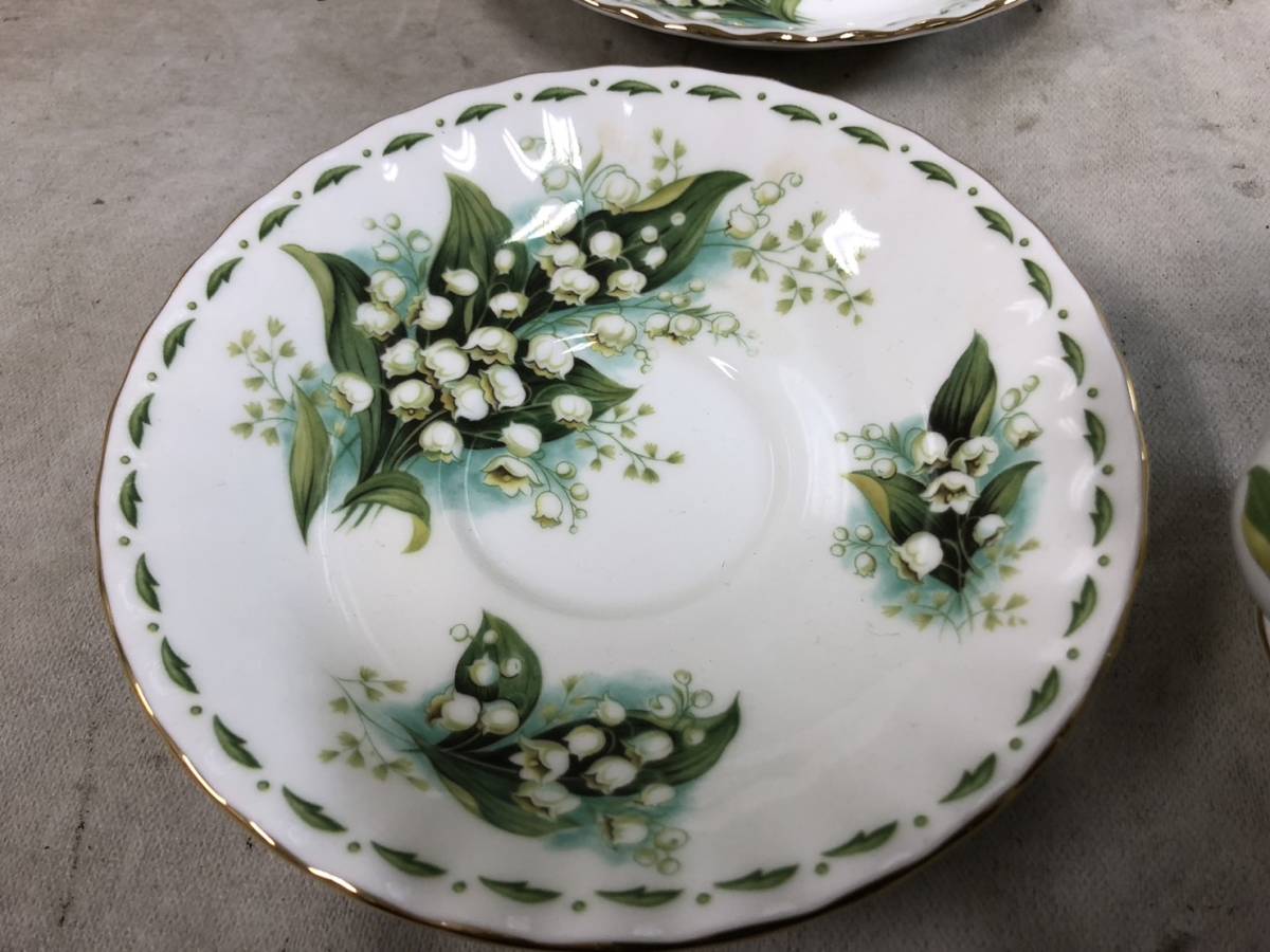 （124）ロイヤルアルバート ROYAL ALBERT　５月スズランMay LILY OF THE VALLEY カップ＆ソーサー 2客セット_画像4