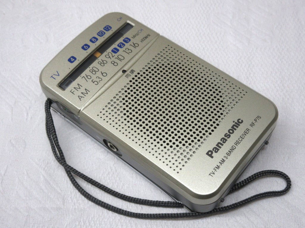 12K098 Panasonic パナソニック ラジオ [RF-P70] 通電OK 中古 現状 売り切り_画像1
