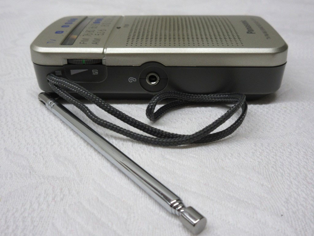 12K098 Panasonic パナソニック ラジオ [RF-P70] 通電OK 中古 現状 売り切り_画像5