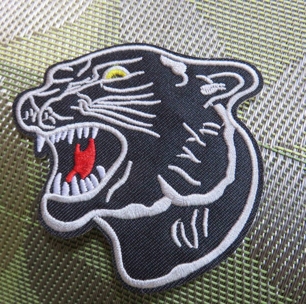 黒豹顔 新品Black panther 黒豹ブラックパンサーUS刺繍ワッペン 黒豹顔 新品Black panther 黒豹ブラックパンサーUS刺繍ワッペン