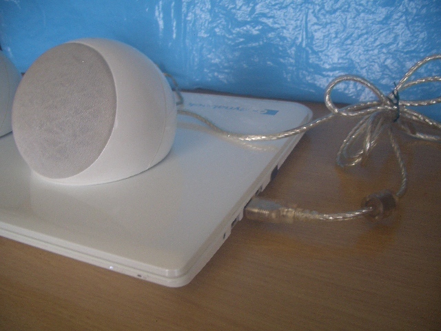 *USB circle shape speaker (white color )FORCE height sound quality stereo sound Sanwa Supply z company MM-SPU2WH