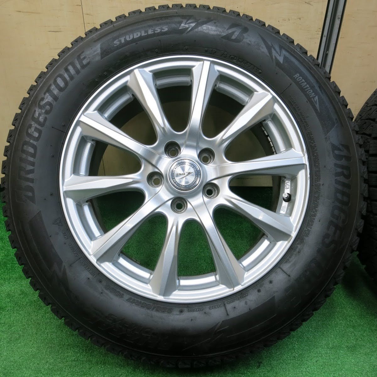 [送料無料]バリ溝！19年！8.5分★スタッドレス 225/65R17 ブリヂストン ブリザック DM-V3 JOKER ジョーカー PCD114.3/5H★3112002イス_画像2