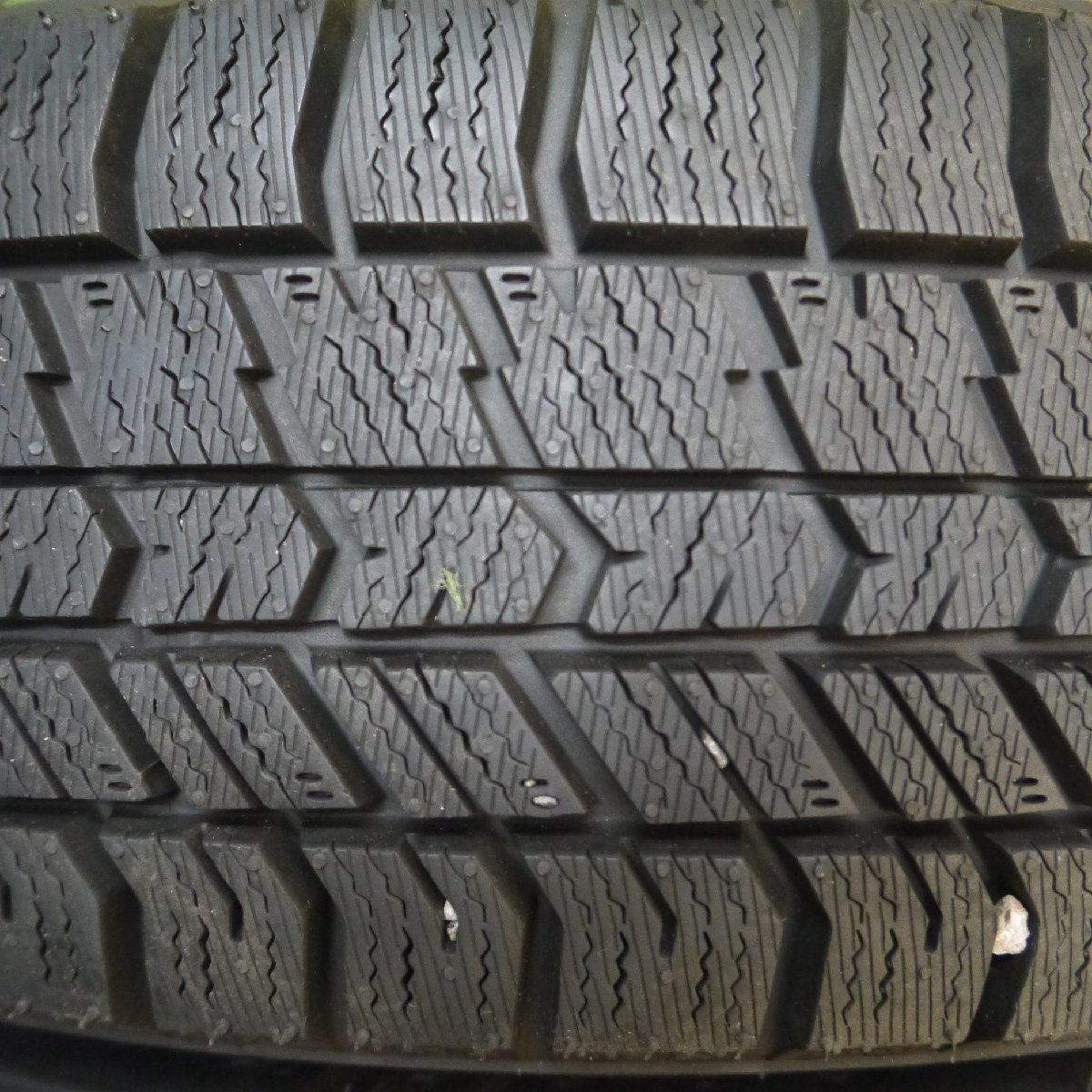 *送料無料*バリ溝！21年！キレイ！ほぼ10分★スタッドレス 165/70R14 グッドイヤー アイスナビ8 Devotion PCD100/4H★3121901Hス_画像4