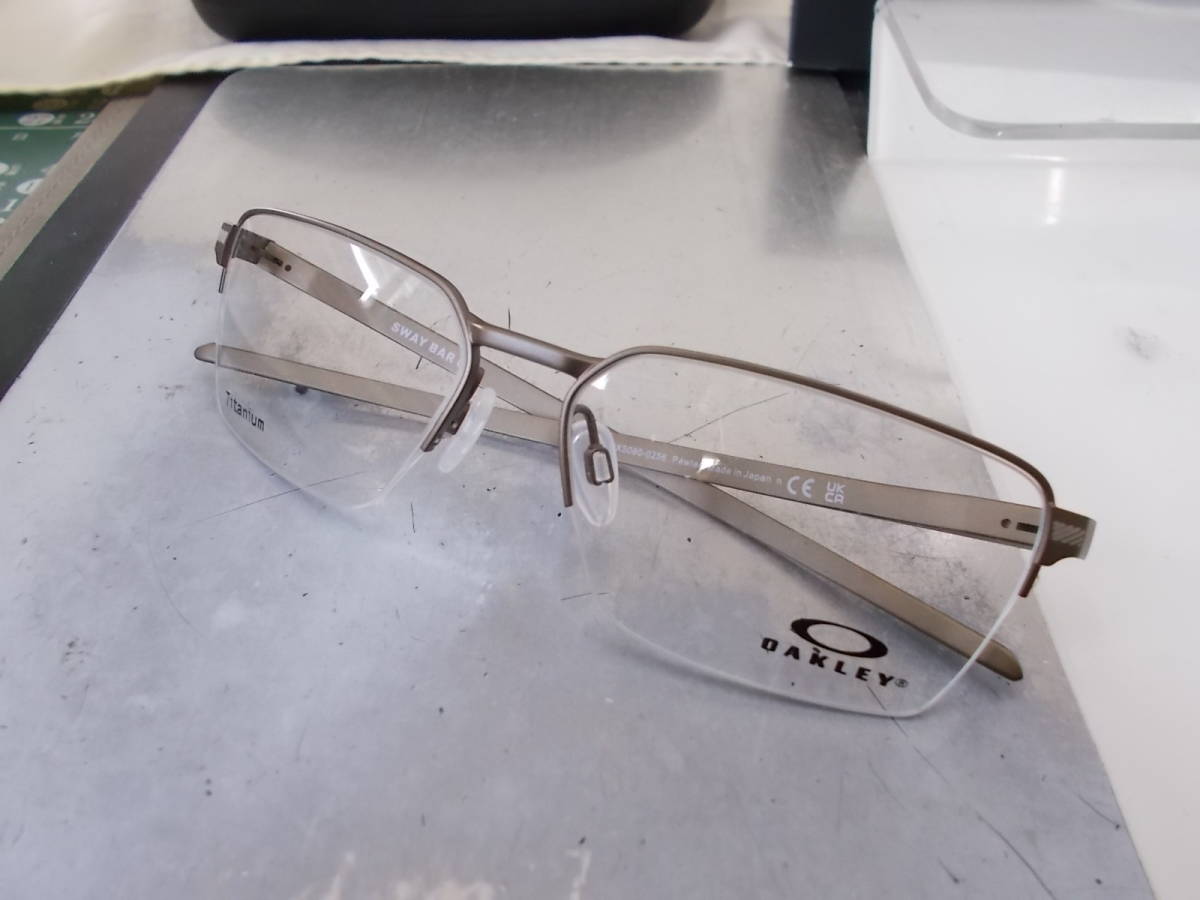 OAKLEY オークリー SWAY BAR 0.5 超かっこいい チタン Titanium 眼鏡フレーム OX5080-0256 Pewter MADE IN JAPAN _画像3