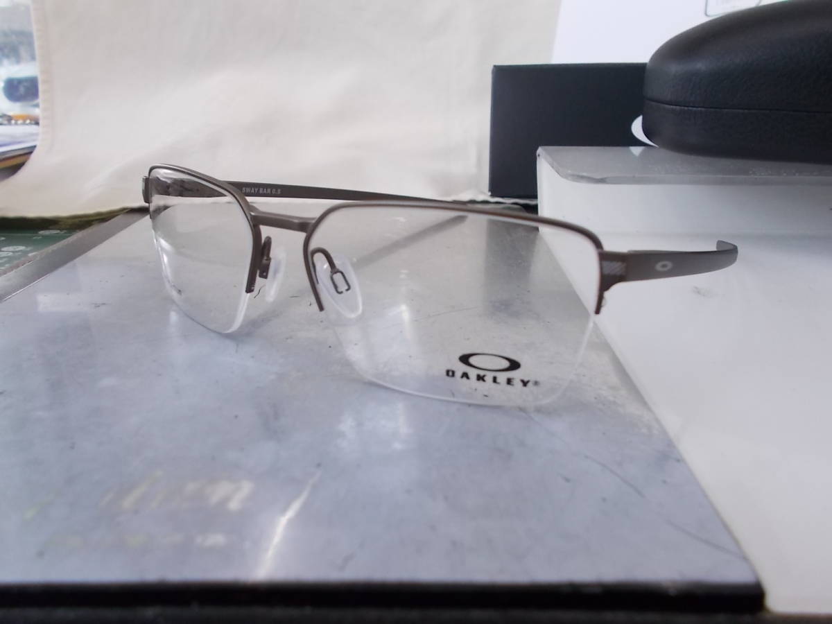 OAKLEY オークリー SWAY BAR 0.5 超かっこいい チタン Titanium 眼鏡フレーム OX5080-0256 Pewter MADE IN JAPAN _画像4