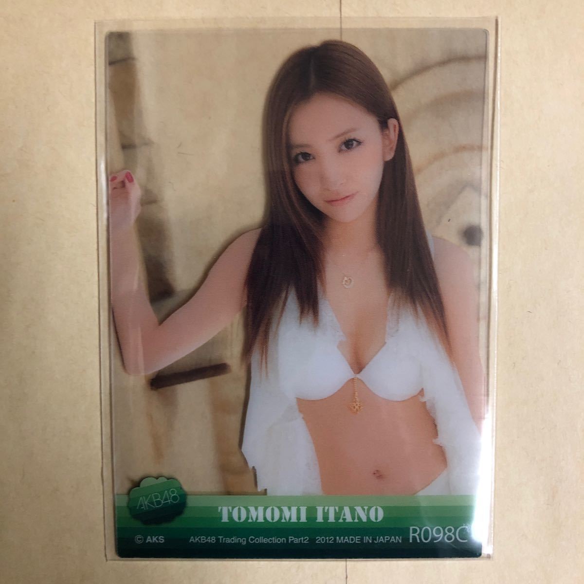 AKB48 板野友美 2012 トレカ アイドル グラビア カード クリアカード R098C 水着 ビキニ タレント トレーディングカード_画像1