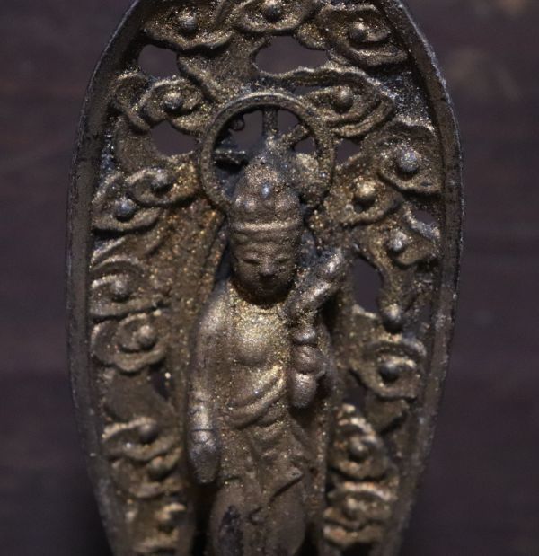 とても古そうな金属製の観音菩薩像 仏像 ｎ522_画像2