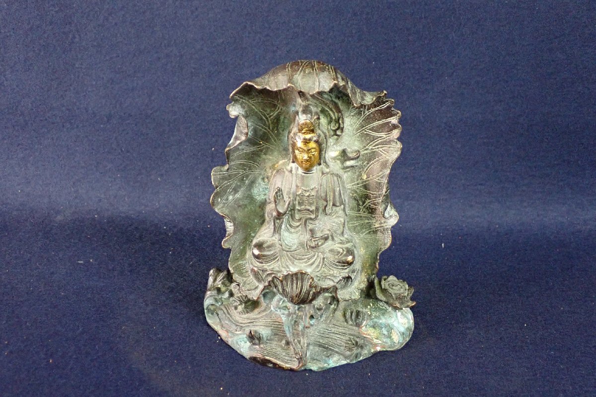 ★122953 仏教美術 銅製 観音 置物 ★　_画像1