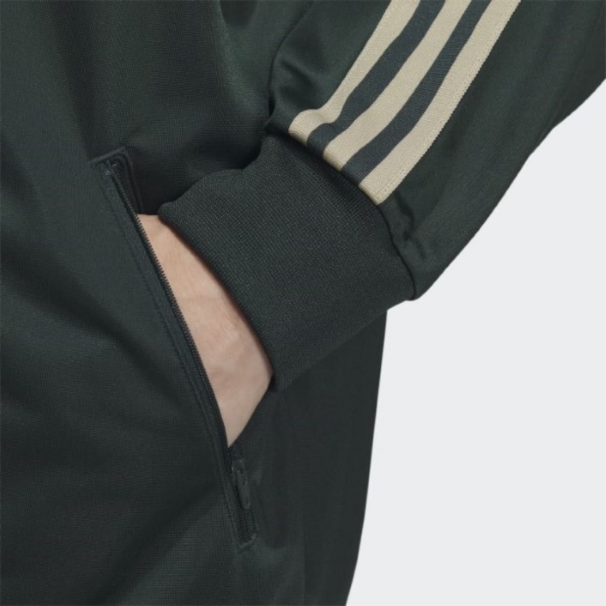 新品 XL adidas トラック ジャケット IN1001 ジェンダー 新品 XL adidas トラック ジャケット IN1001 ジェンダー