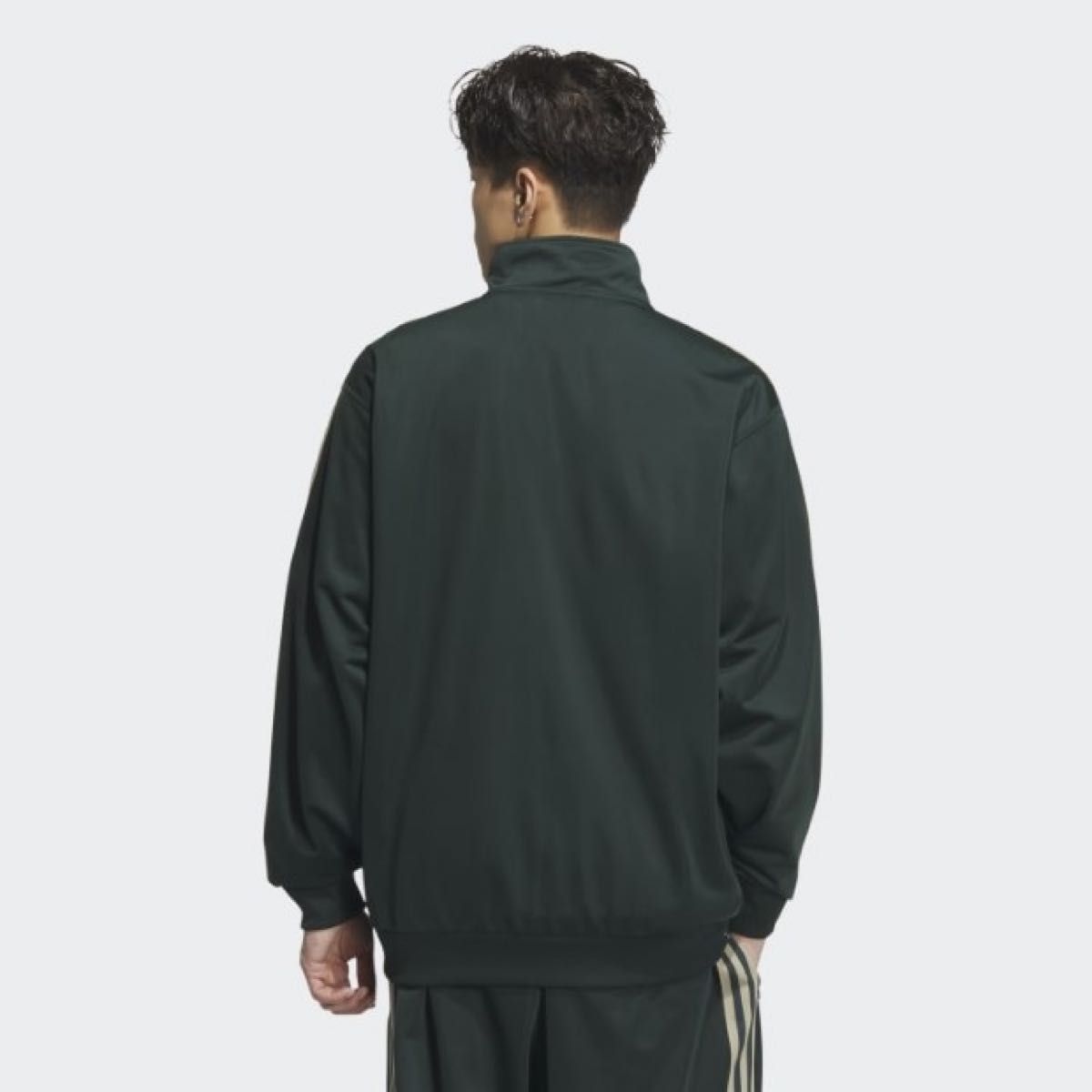 新品 XL adidas トラック ジャケット IN1001 ジェンダー 新品 XL adidas トラック ジャケット IN1001 ジェンダー