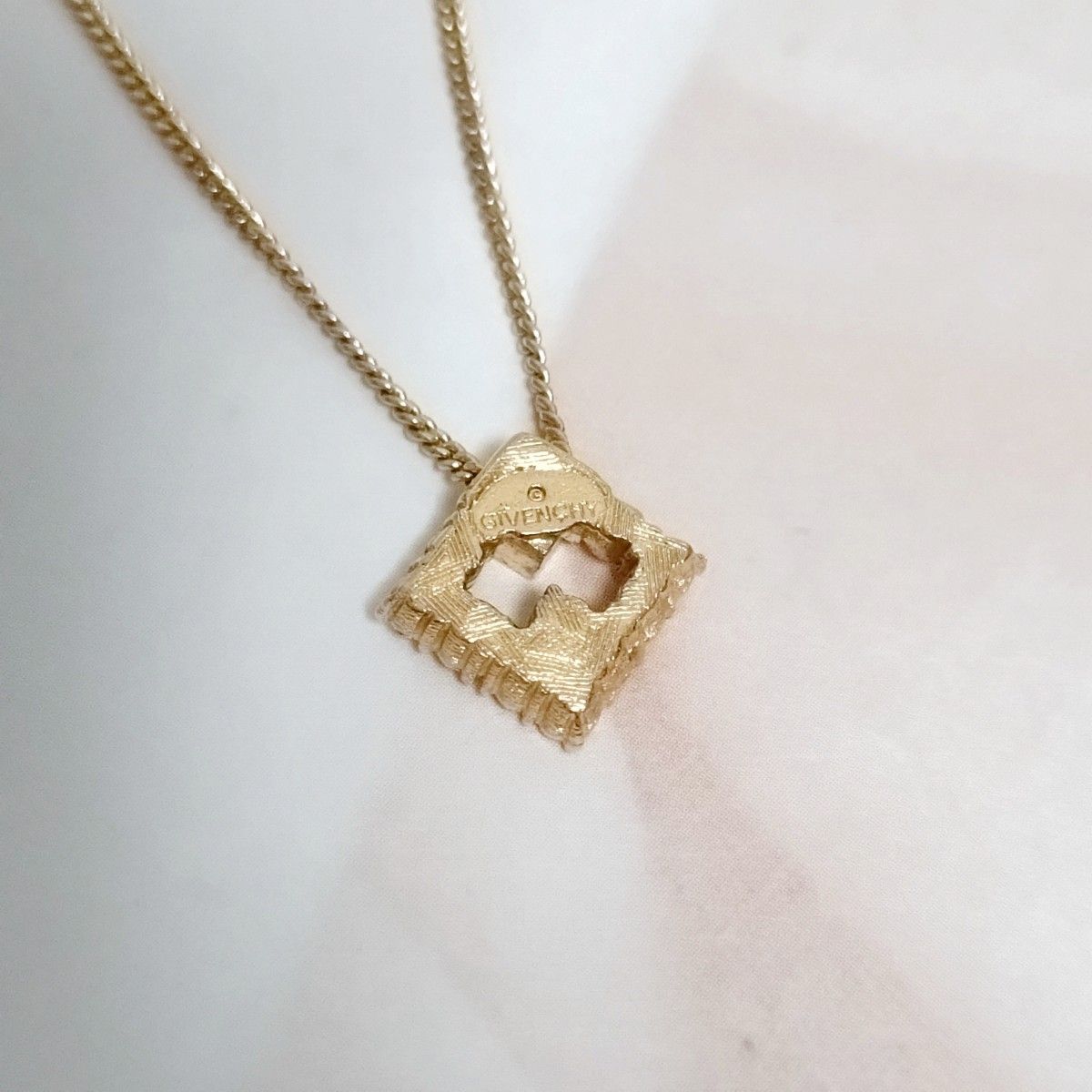 GIVENCHY ジバンシィ ラインストーン Gロゴ ネックレス GIVENCHY ジバンシィ ラインストーン Gロゴ ネックレス