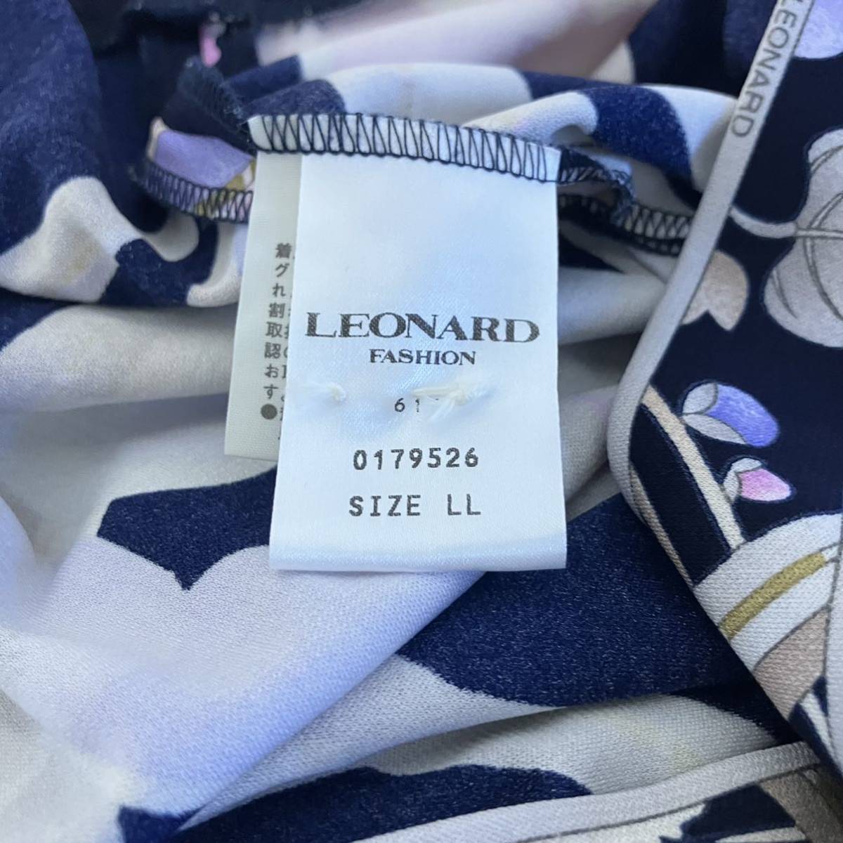 12-25 LEONARD PARIS レオナール ファッション パリ レディース トップス 半袖 ハーフジップ プリント 総柄 花柄 カットソー サイズ LL_画像9