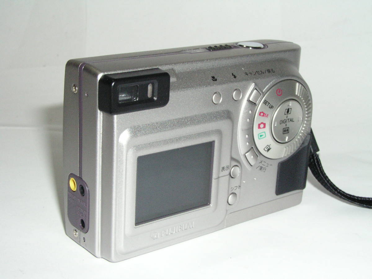 5441● レア” 古いデジカメ、Finepix 1500、フジフイルムデジタルカメラ 電池は単三x２本で動作します 美品 ●29_画像9