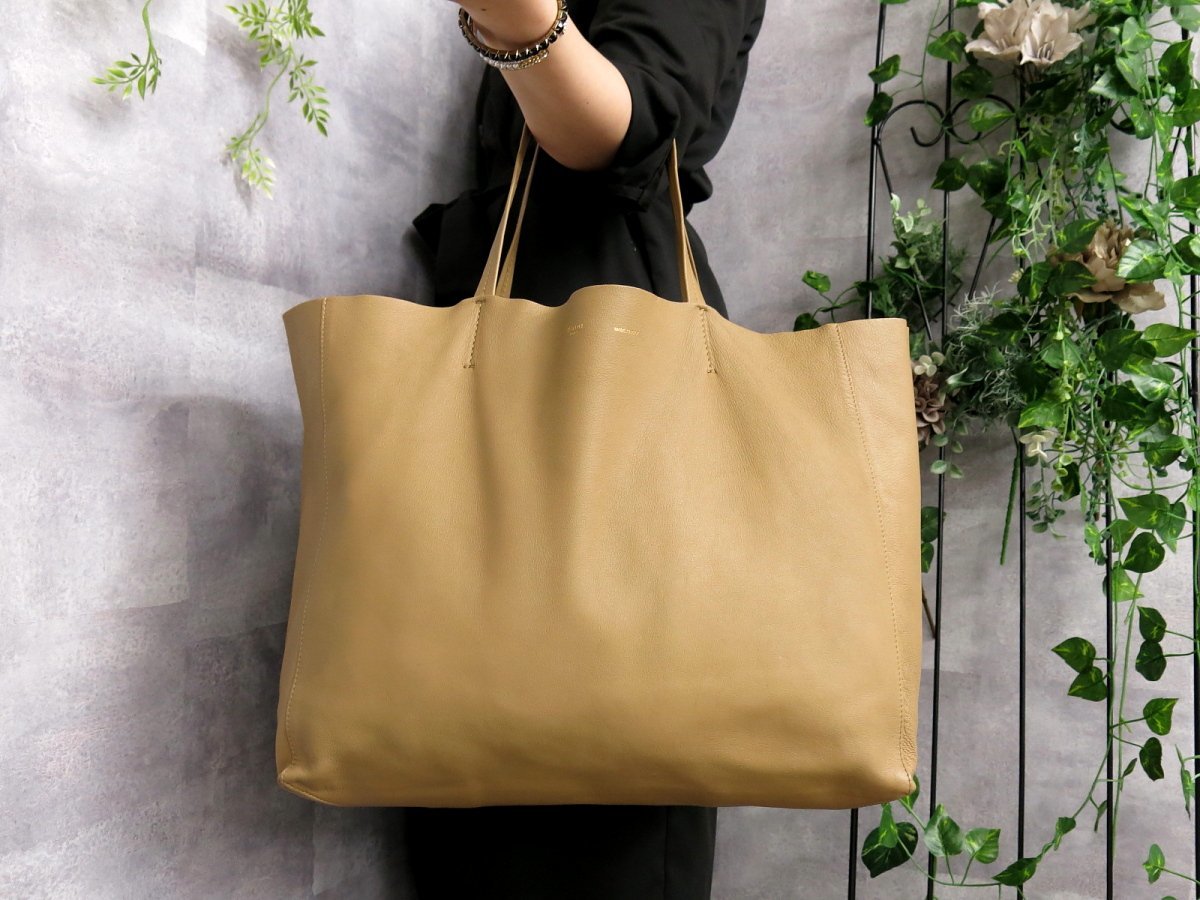 ○超美品○CELINE セリーヌ○ホリゾンタルカバ○スムース ラム スキン