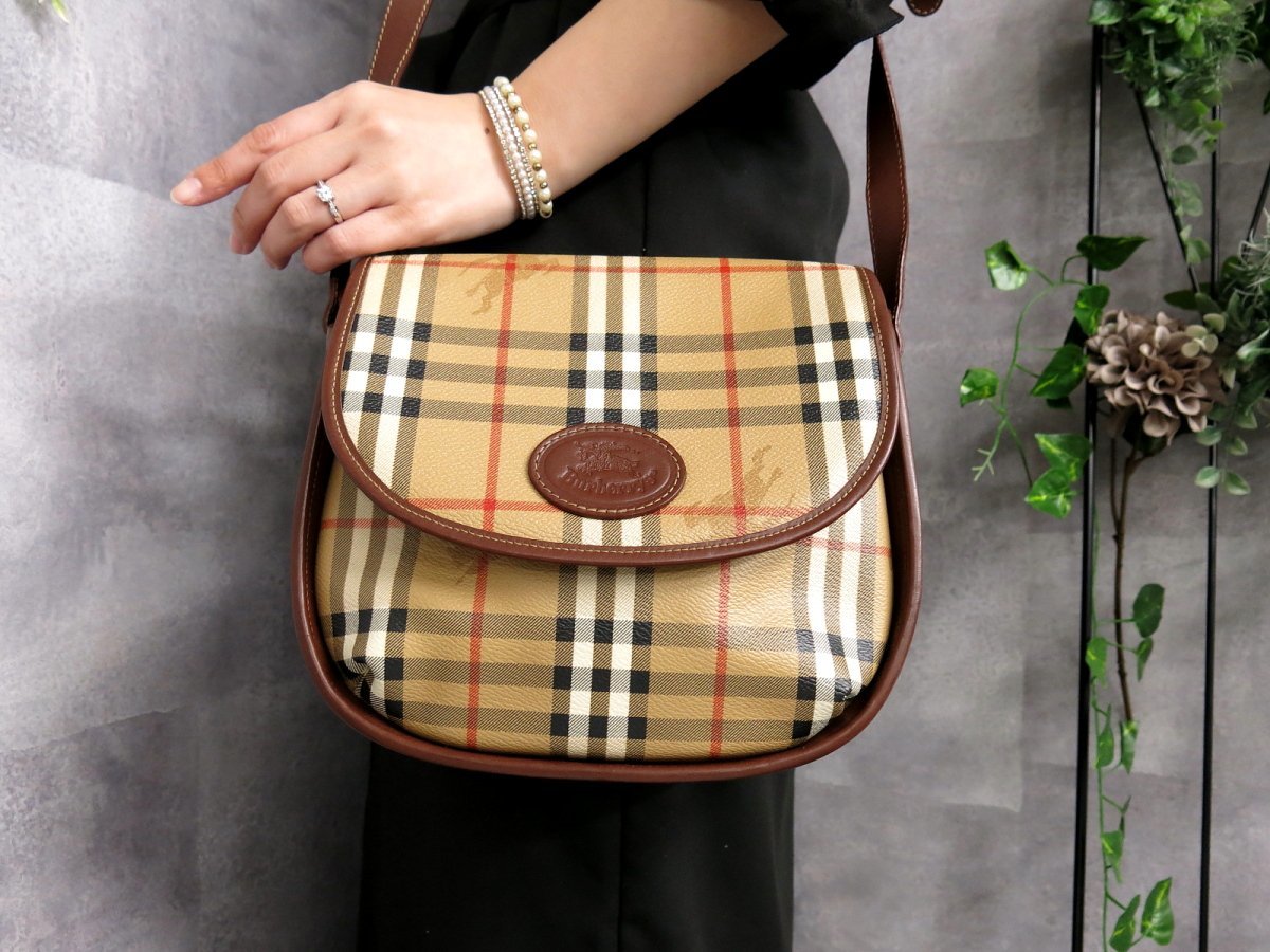 ●超美品●BURBERRY バーバリー●ノバチェック●PVC カーフ レザー 本革●ショルダー バッグ●茶系 黒 白 赤●斜め掛け●かばん●Js43023_画像1