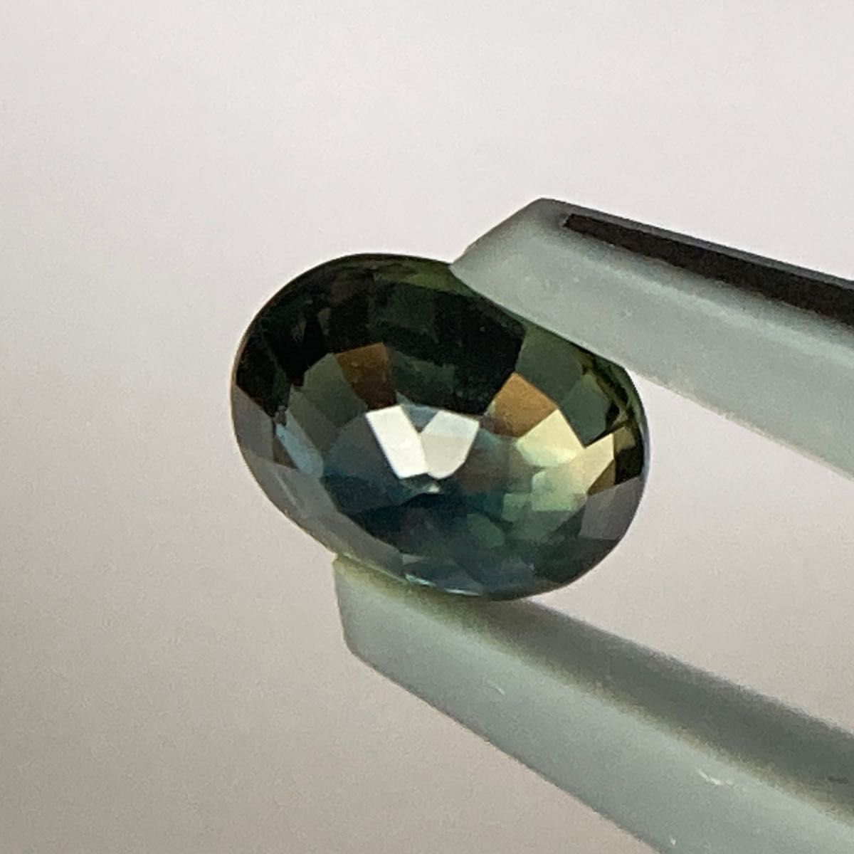 (165)ソ付　バイカラーサファイア　ルース　0.723ct