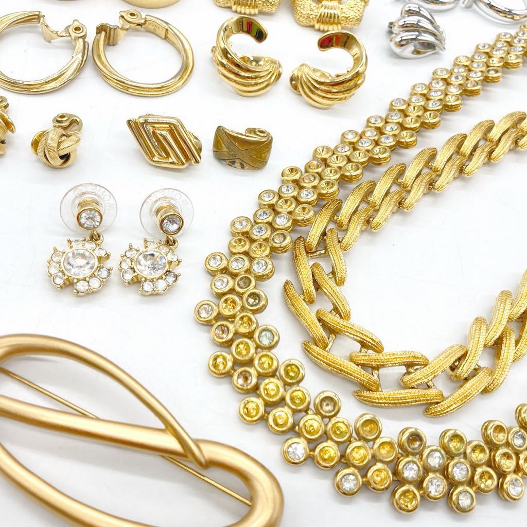 ■MONET(モネ)アクセサリー13点おまとめ■d重量約170.5g ゴールドカラー monet earring broach pendant necklace jewelry accessory CE0 _画像1