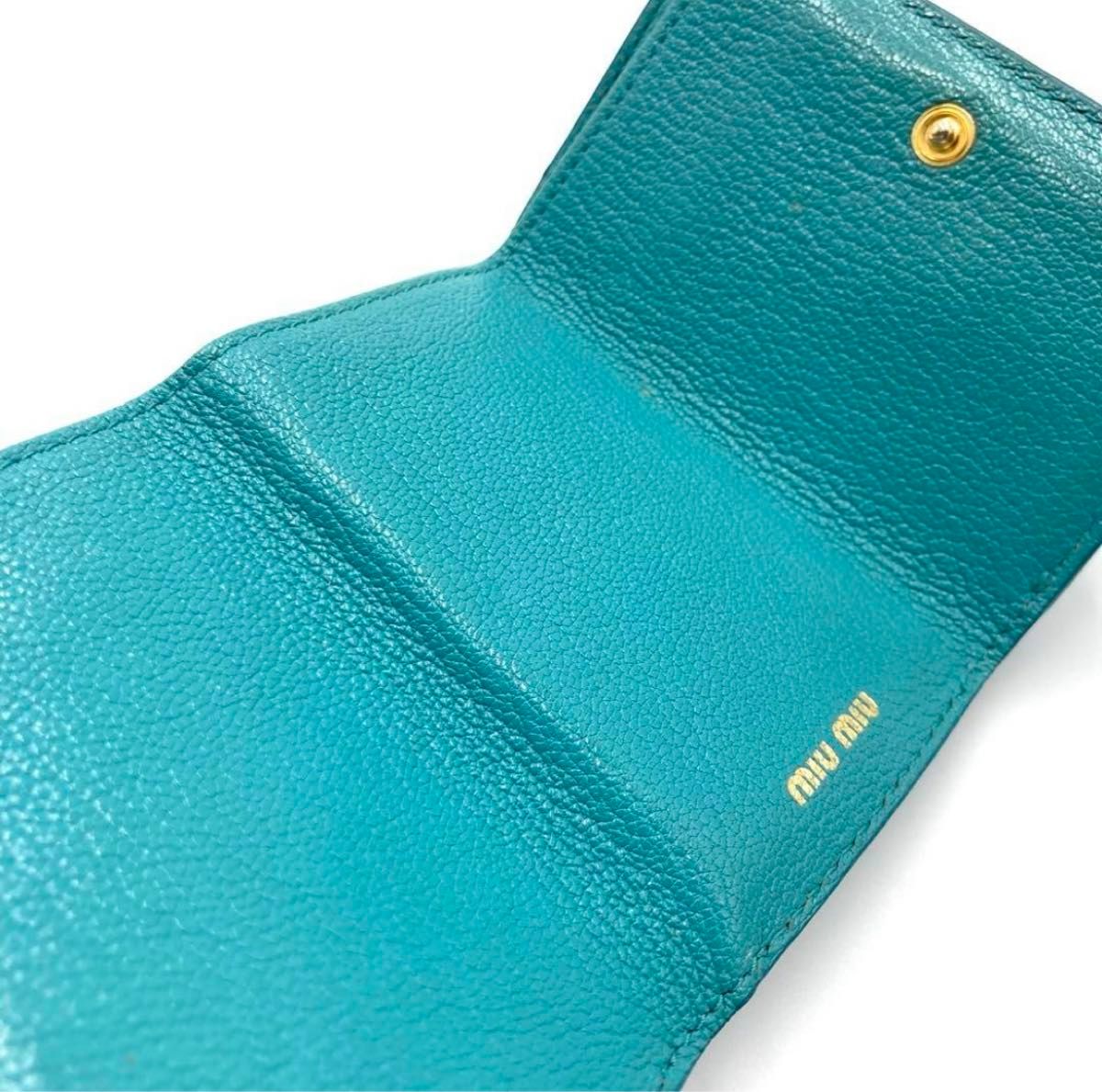 MIUMIU ミュウミュウ三つ折財布 ミニ財布 コンパクトウォレット ロゴ金具 ゴールド金具 レザー 