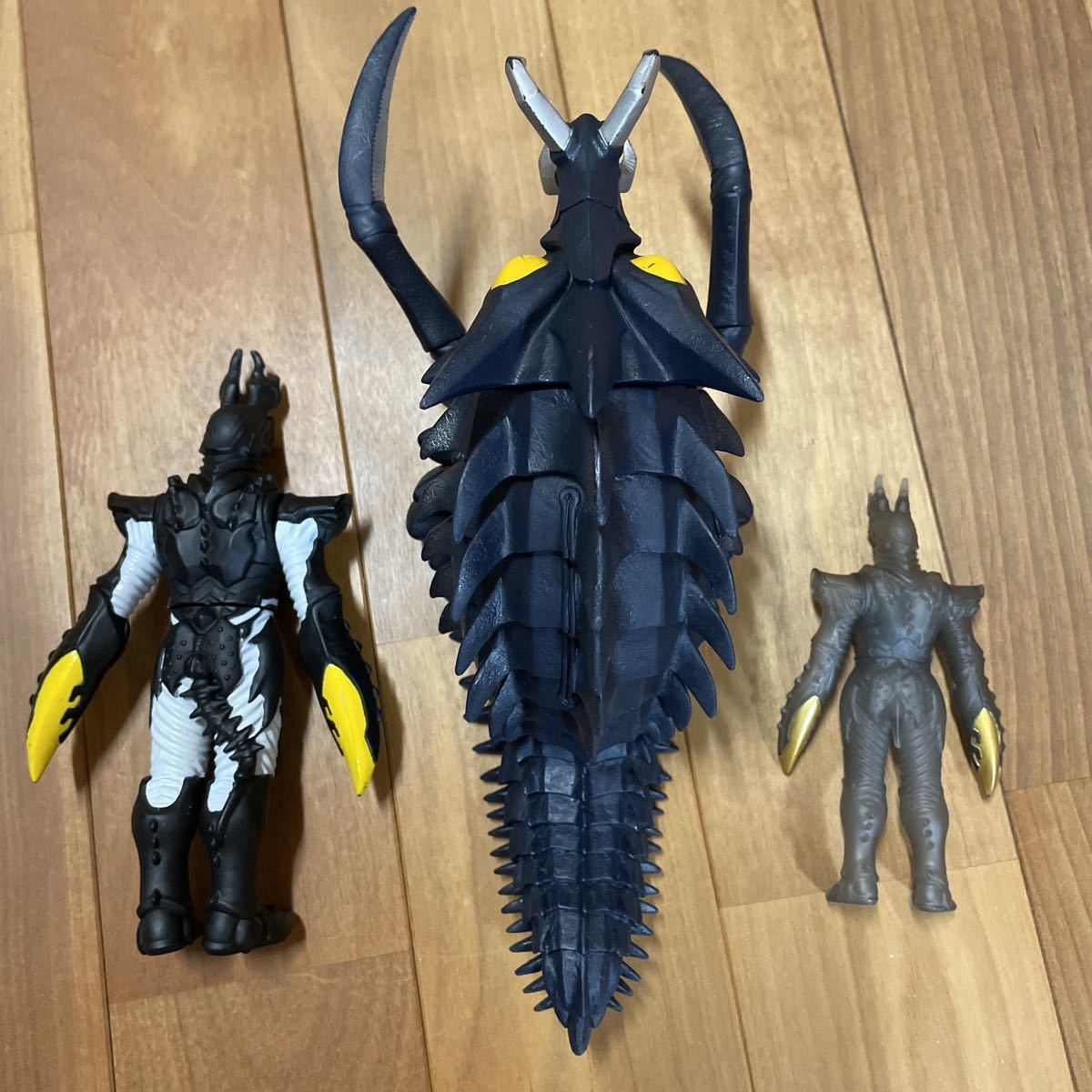 美品　ウルトラ怪獣　ハイパーゼットン３体セット まとめて ウルトラシリーズ　ソフビ　フィギュア　バンダイ BANDAI 中古　ギガント_画像3