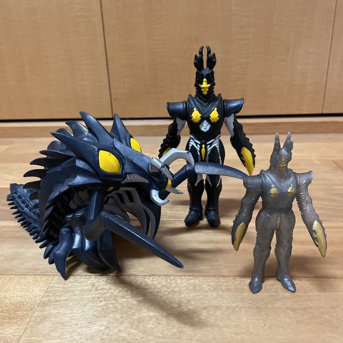 美品　ウルトラ怪獣　ハイパーゼットン３体セット まとめて ウルトラシリーズ　ソフビ　フィギュア　バンダイ BANDAI 中古　ギガント_画像1