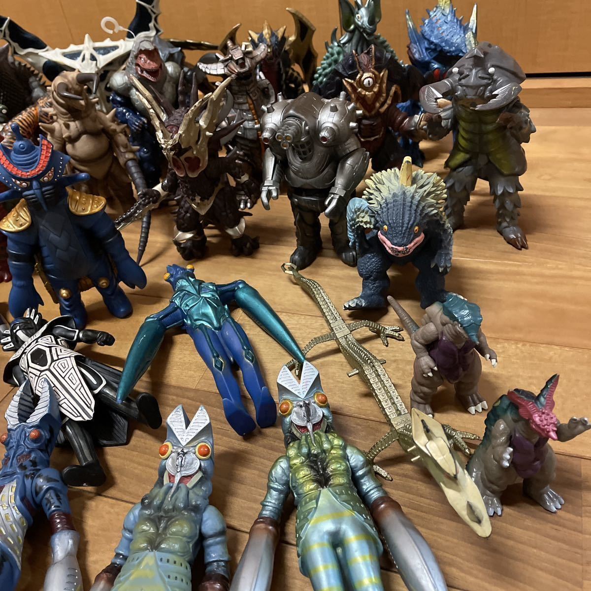 美品　ウルトラ怪獣 まとめて36体セット＋３体おまけ　ソフビ フィギュア　バルタン星人 ダダ ゴモラ レッドキング キングジョー　バンダイ_画像7