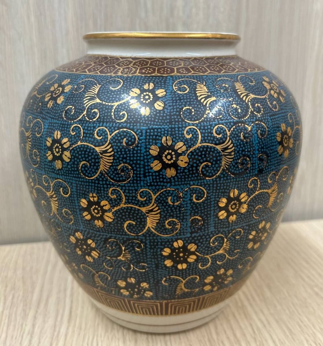 ☆2239 九谷焼　雄岳作 青粒鉄仙　花瓶　花文 花器 花入 壷 花生 華道具　共箱 骨董品 現状保管品☆_画像2