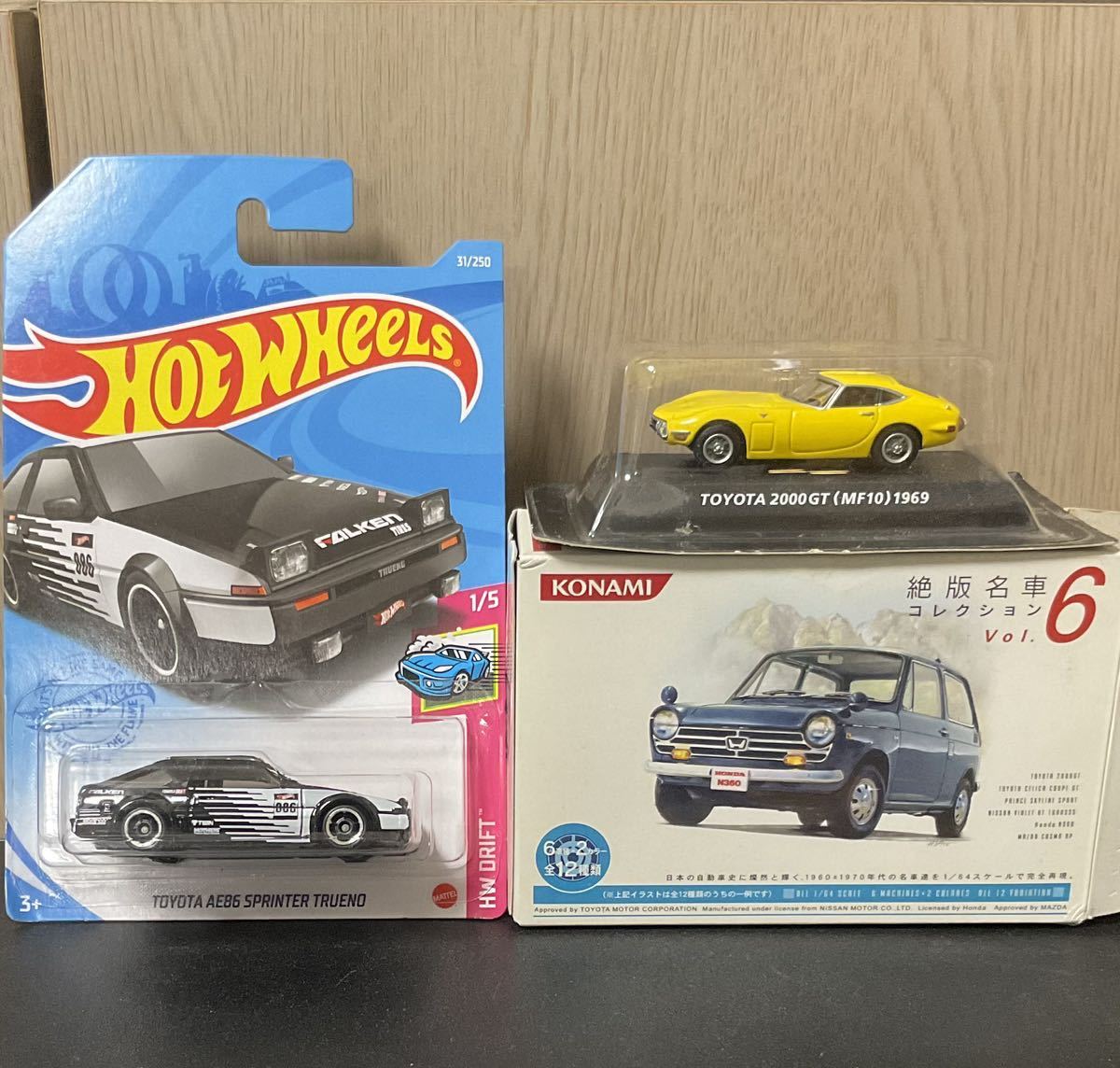 レア♪HWホットウィール (Hot Wheels)AE86スプリンタートレノと1/64コナミ絶版名車トヨタ2000GT後期型(MF10 1969)黄♪_画像1